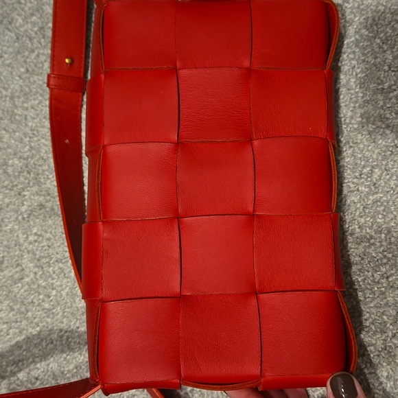 BOTTEGA VENETA Intrecciato Cassette Crossbody Bag Bright Red - Picture 13 of 14